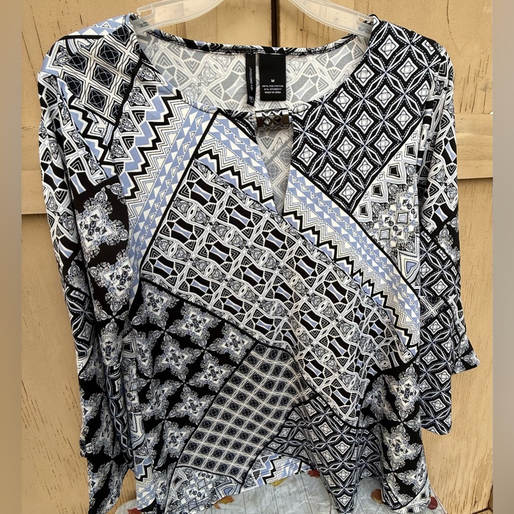 New Directions Black and White Patterned Blouse